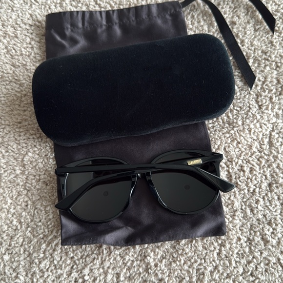 Gucci Black Women's Sunglasses - Picture 7 of 11